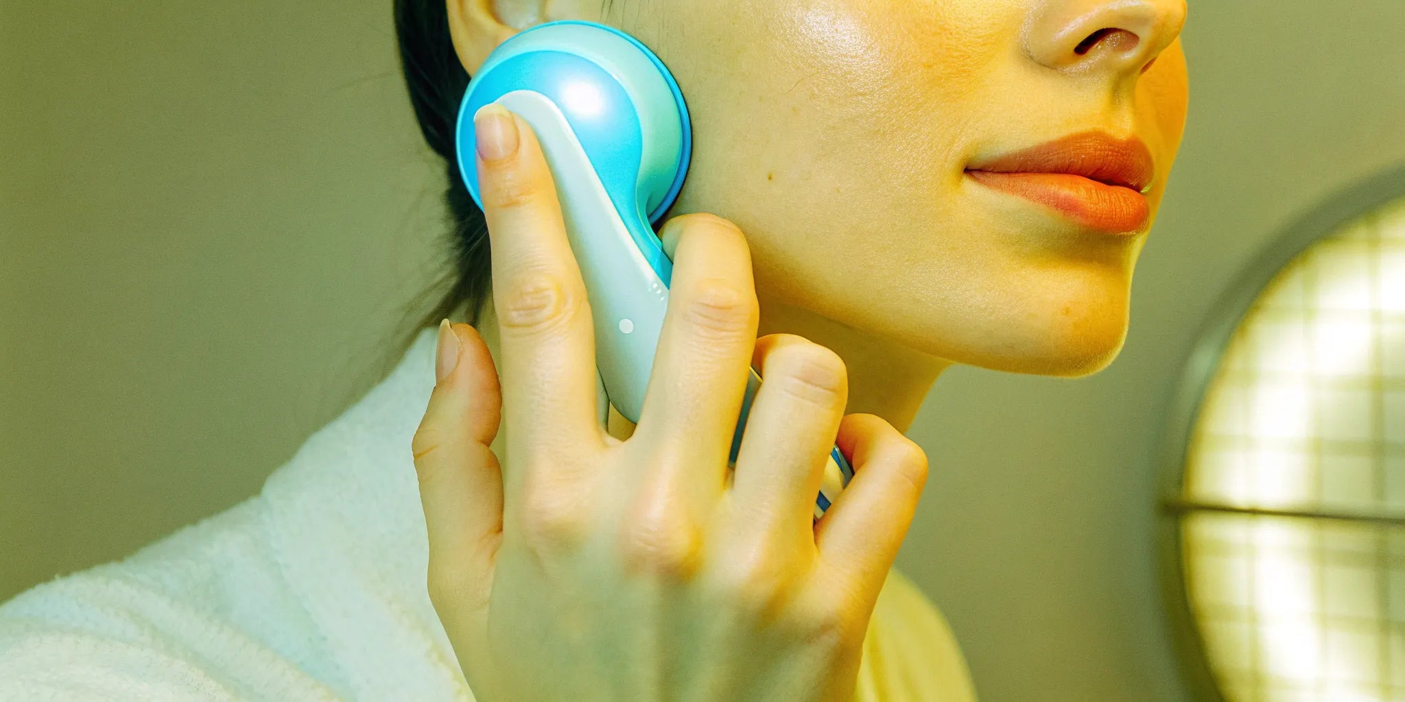 Blue light therapy being used to treat a woman's acne scars.